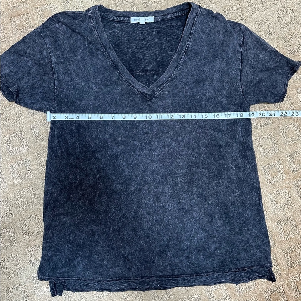 Mododoc V-Neck T-Shirt